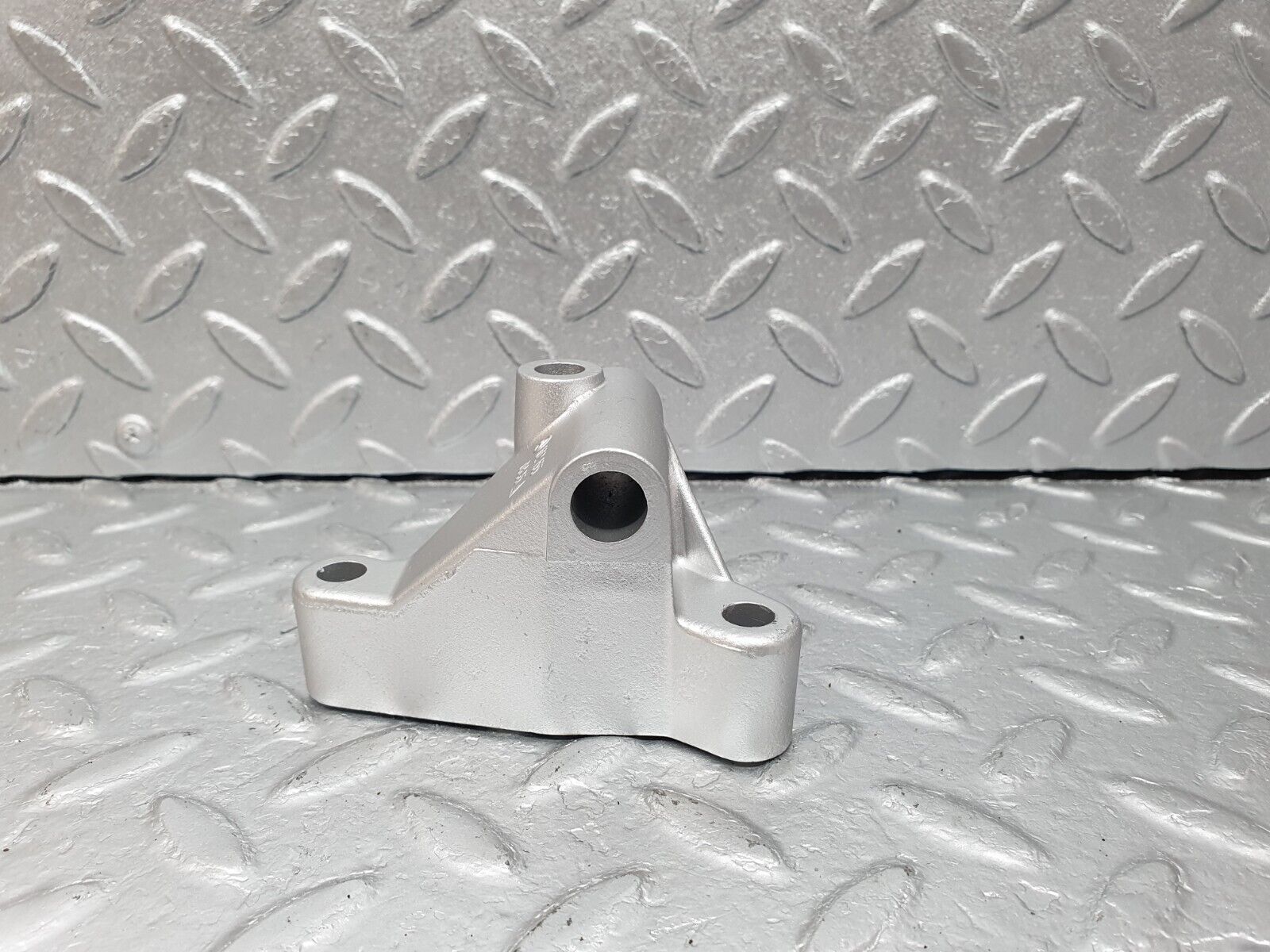 41524 Mercedes-Benz W124 200E Alternator Generator Support Bracket 1021550835