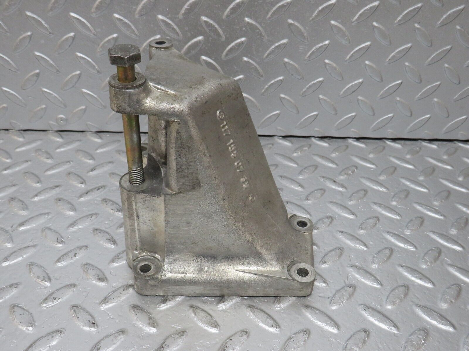 34505 Mercedes-Benz C126 380SEC Coupe Alternator Generator Bracket 1171550735