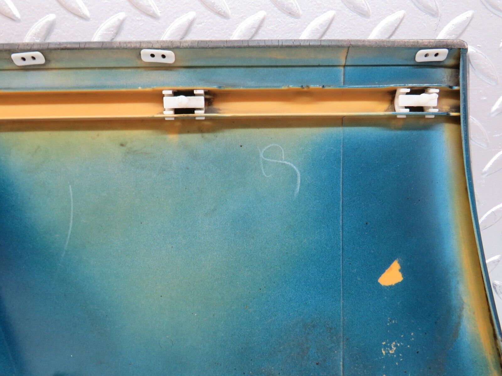 27657 Mercedes-Benz S124 300TE Front Right Fender Wing Moulding Trim 1246901440