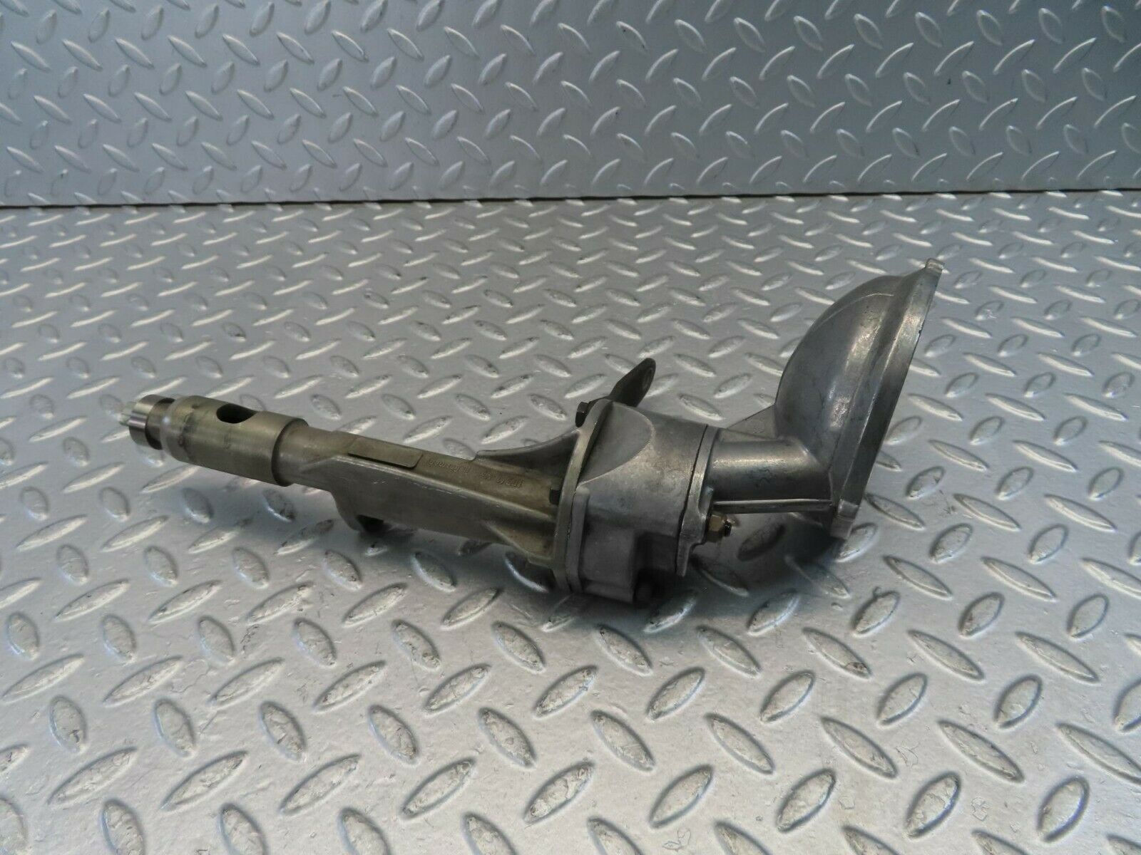 10952 Mercedes-Benz W115 220D Oil Pump