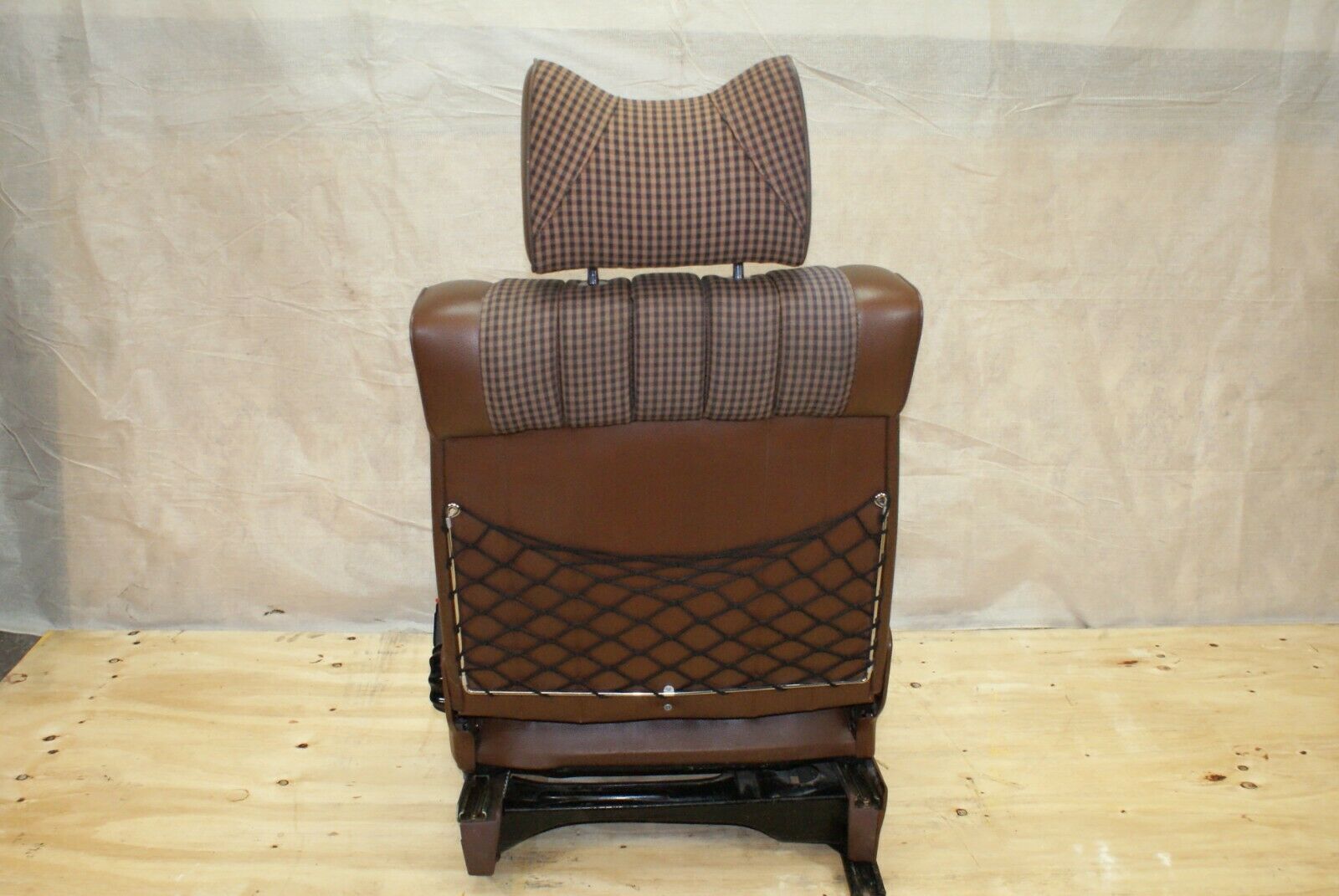 2498 Mercedes-Benz W116 350SE Front Right Seat 1169101250