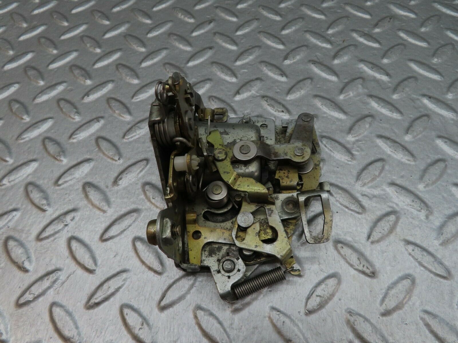 18041 Mercedes-Benz W123 200 Rear Left Door Lock Mechanism