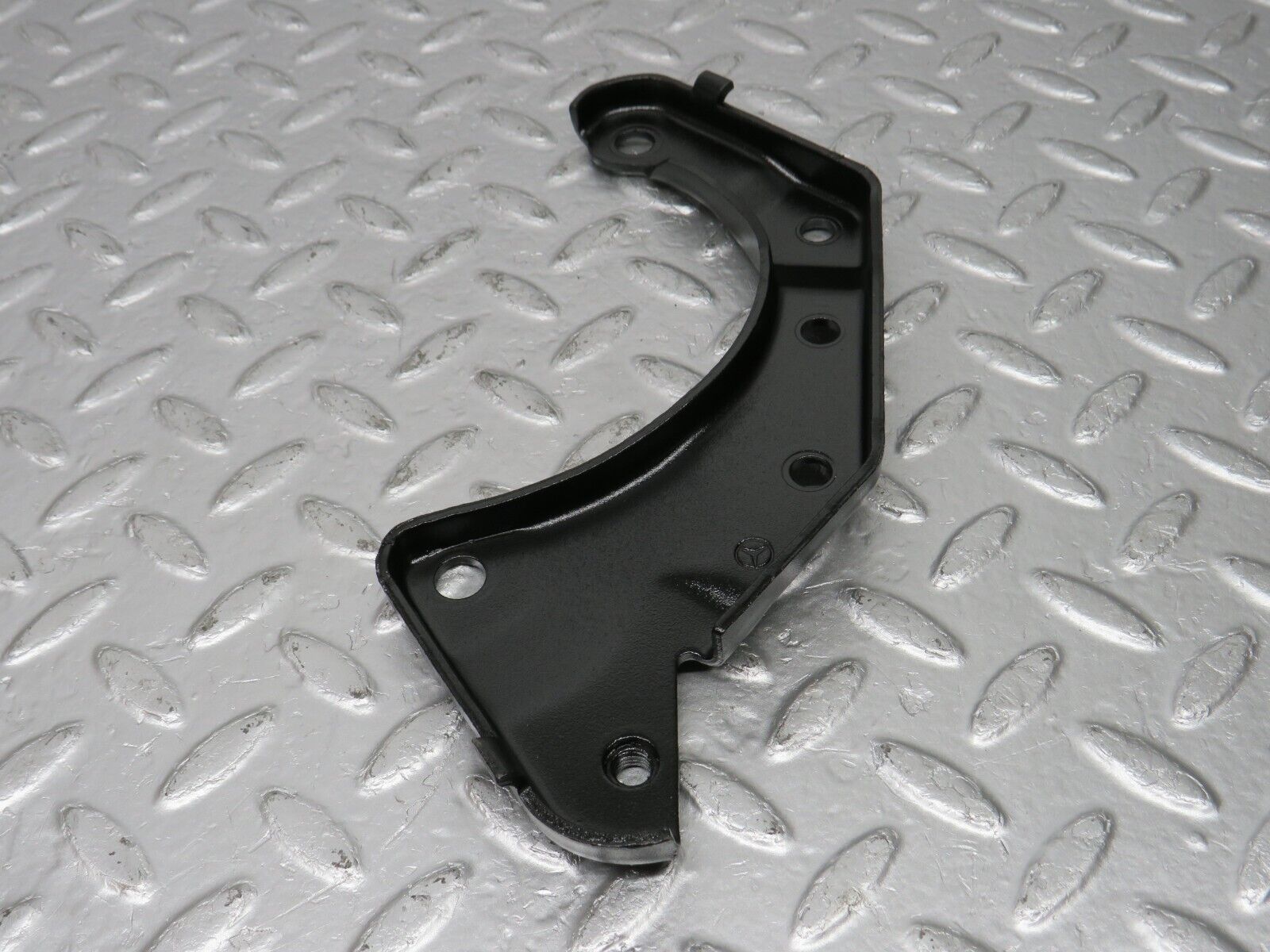 33773 Mercedes-Benz W201 190E 2.0L Alternator Generator Bracket