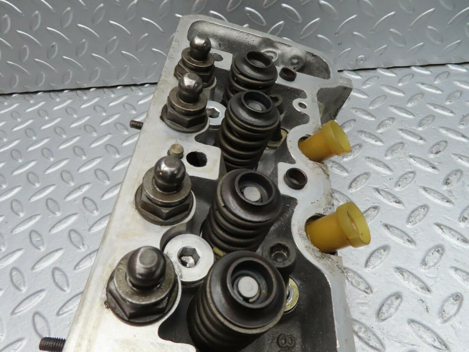 16677 Mercedes-Benz C107 380SLC Cylinder Head Right Side 1160163001