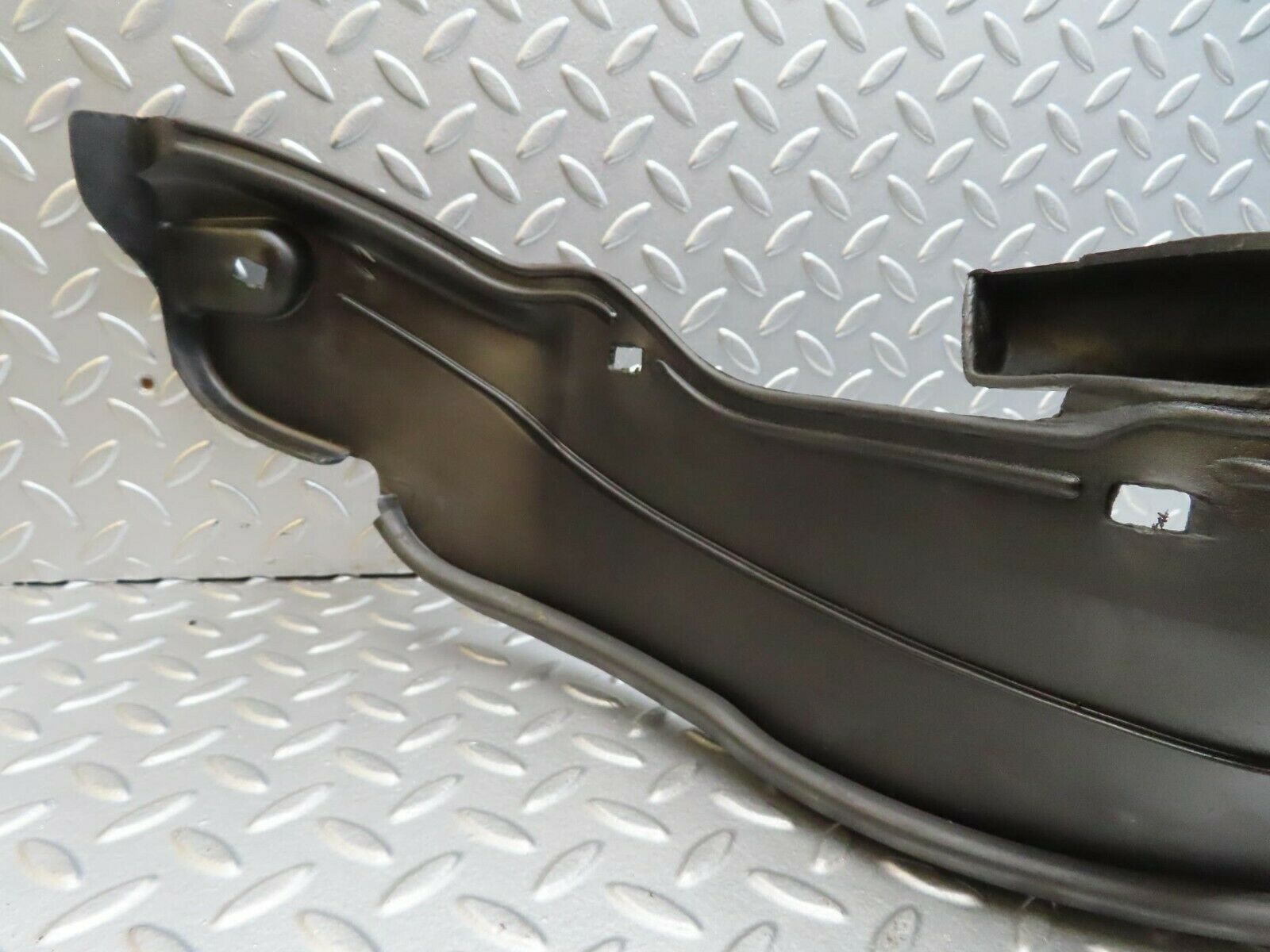 15496 Mercedes-Benz W123 230E Front Right Inner Fender Wing Splash Guard