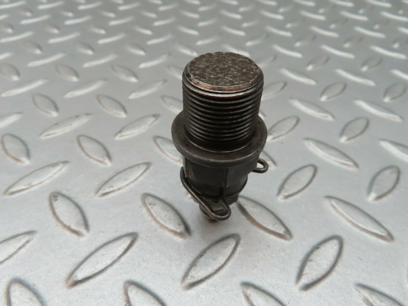 3541 Mercedes-Benz W108 280SE Ball Studs For Rocker Arm Mounting (Timing)