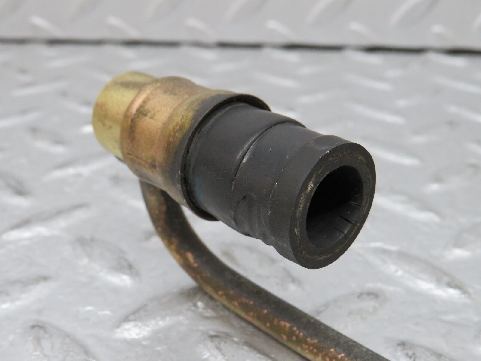 37991 Mercedes-Benz A124 320E Cabriolet Fuel Pipe Line