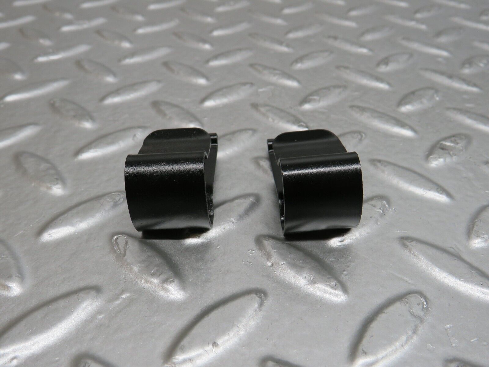 29568 Mercedes-Benz W124 230E Radiator Fan Shroud Holder Pair 2015040046