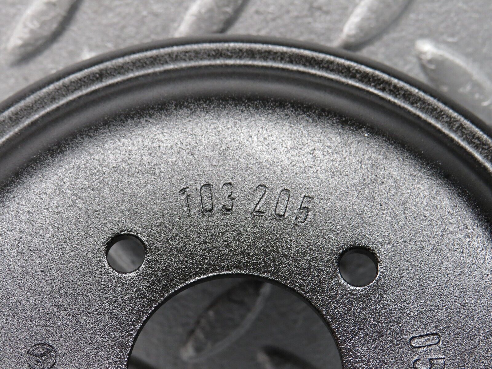 39572 Mercedes-Benz R129 320SL Coupe Engine Belt Pulley 1032050510