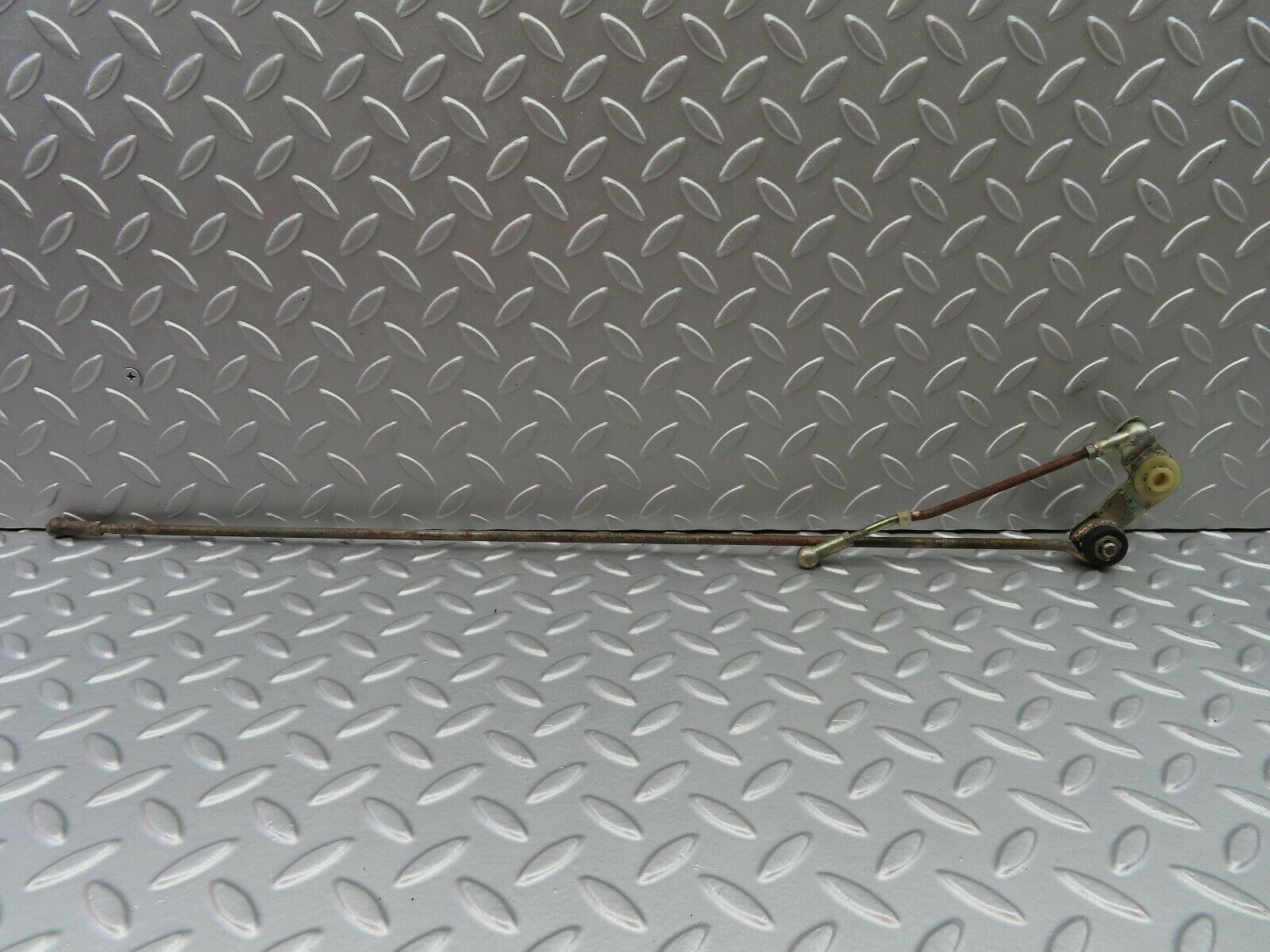 6409 Mercedes-Benz W126 380SE Accelerator Linkage