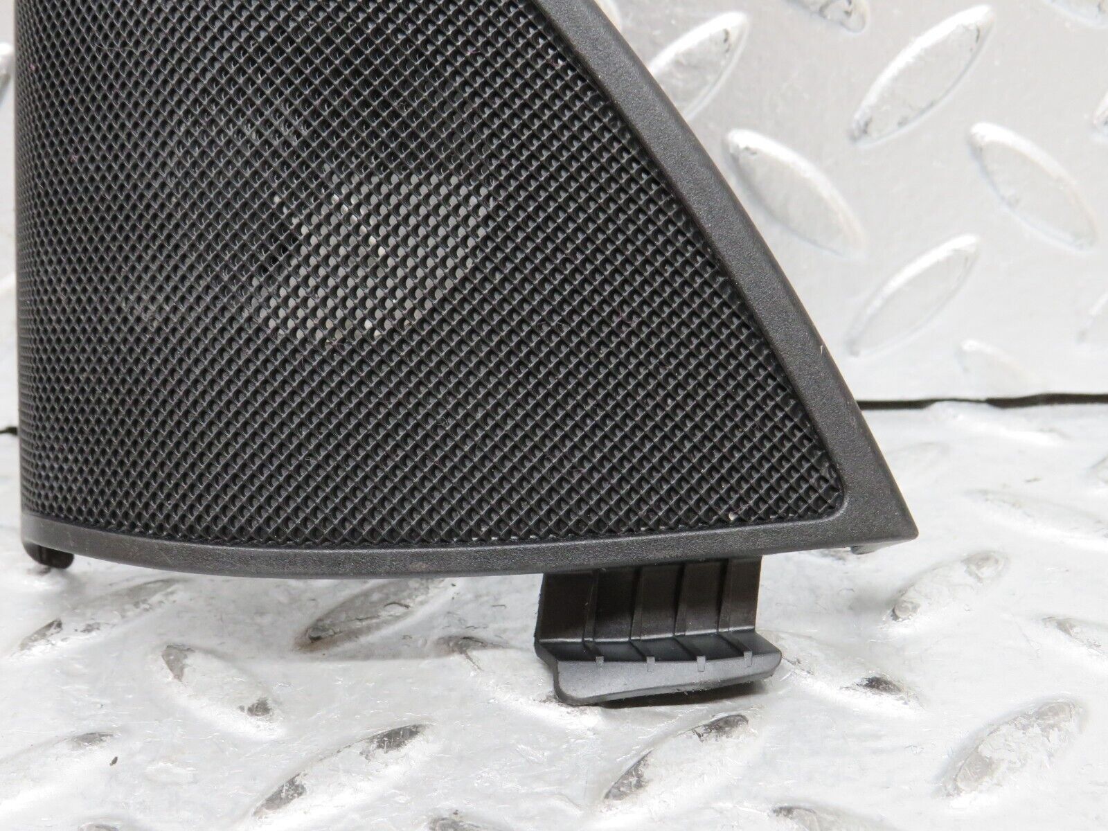 29092 Mercedes-Benz C124 320CE Coupe Front Left Door Speaker Cover 2047203948