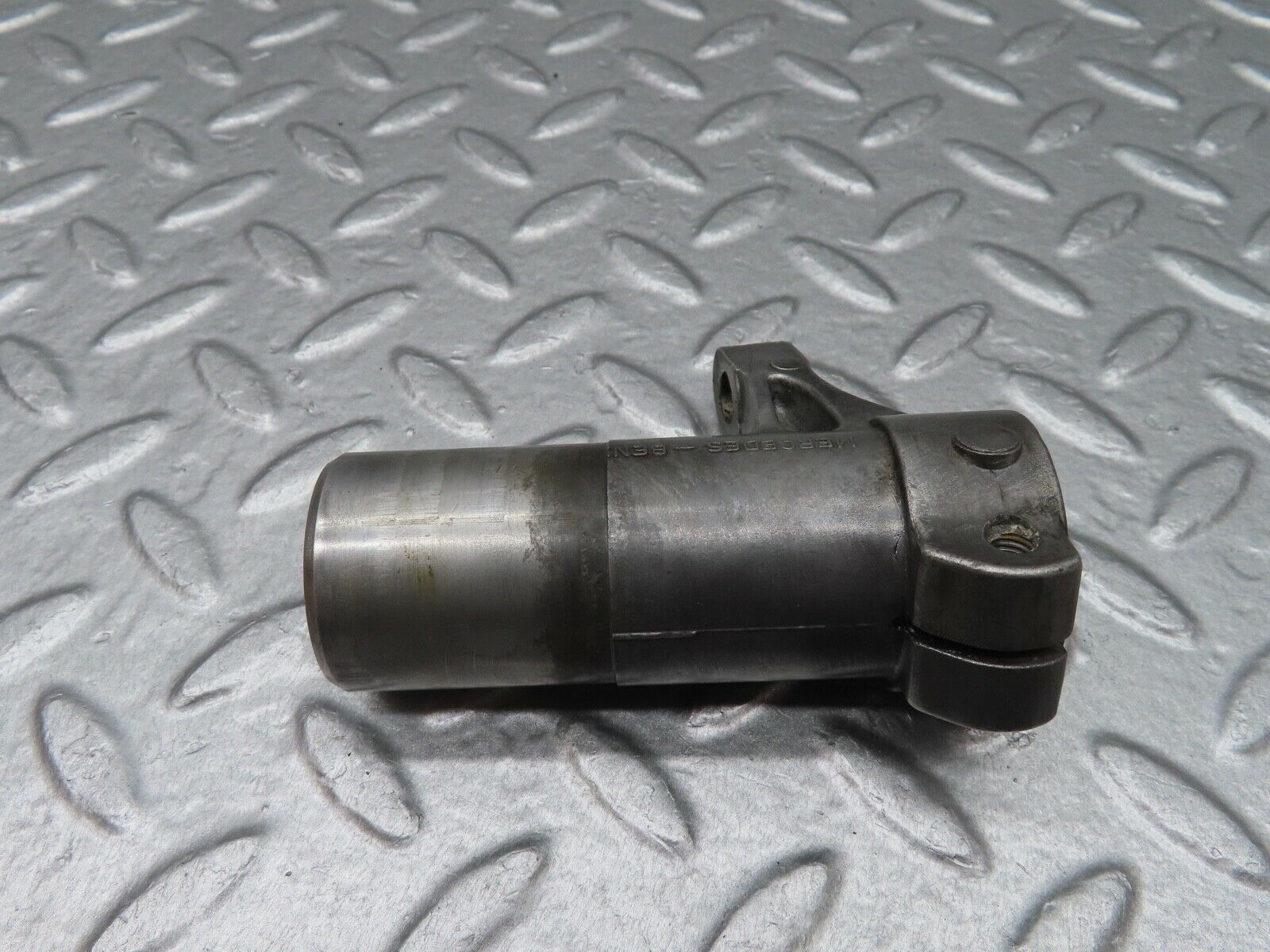 17942 Mercedes-Benz W123 200 Ignition Distributor Bracket 1151580415