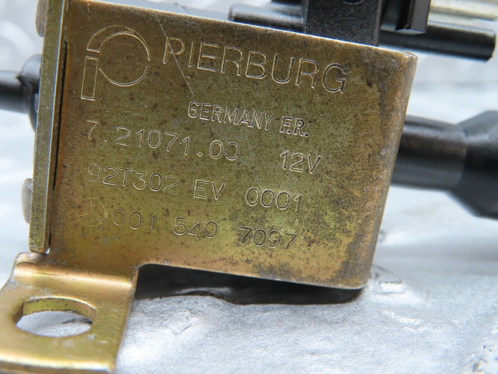 20051 Mercedes-Benz R129 300SL Coupe Vacuum Control Valve Pierburg 0015407097