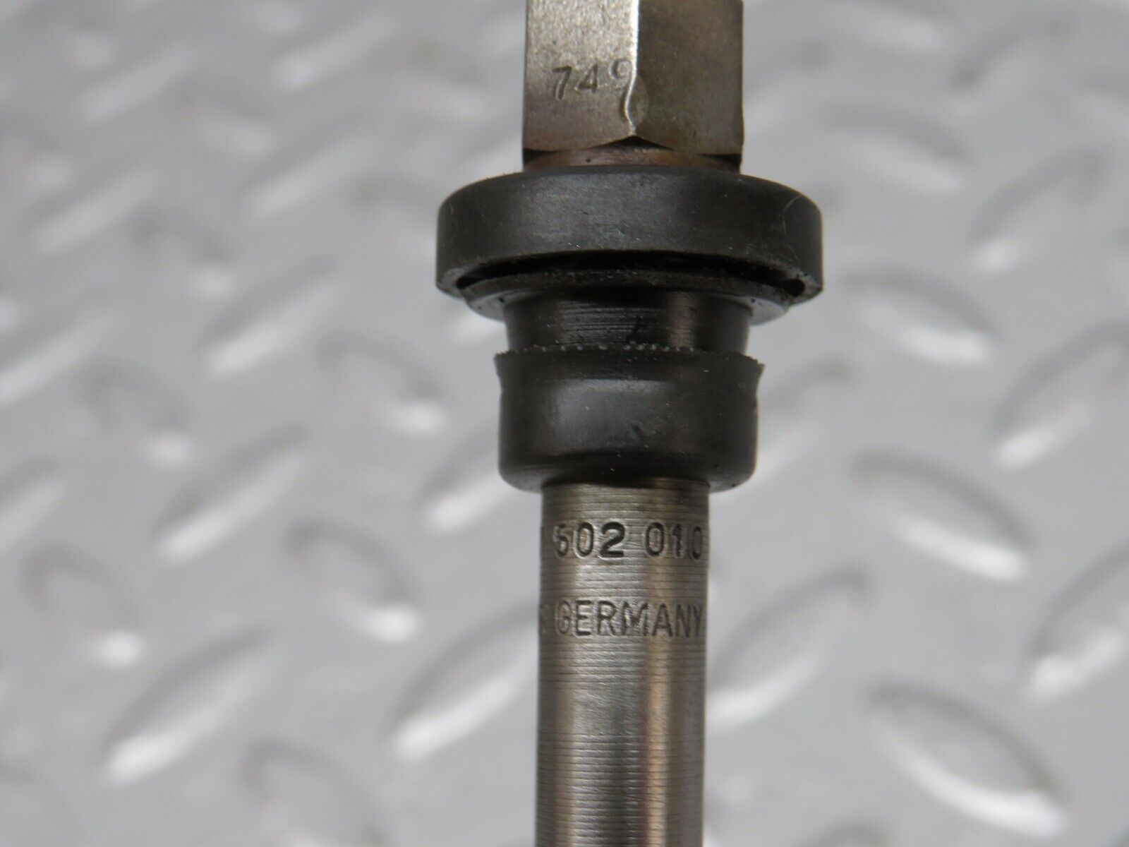 34125 Mercedes-Benz W124 260E Fuel Injector Bosch 0437502010