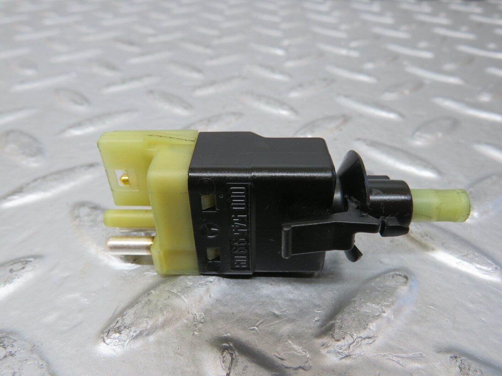 25682 Mercedes-Benz W124 280E Brake Light Switch 0005459909