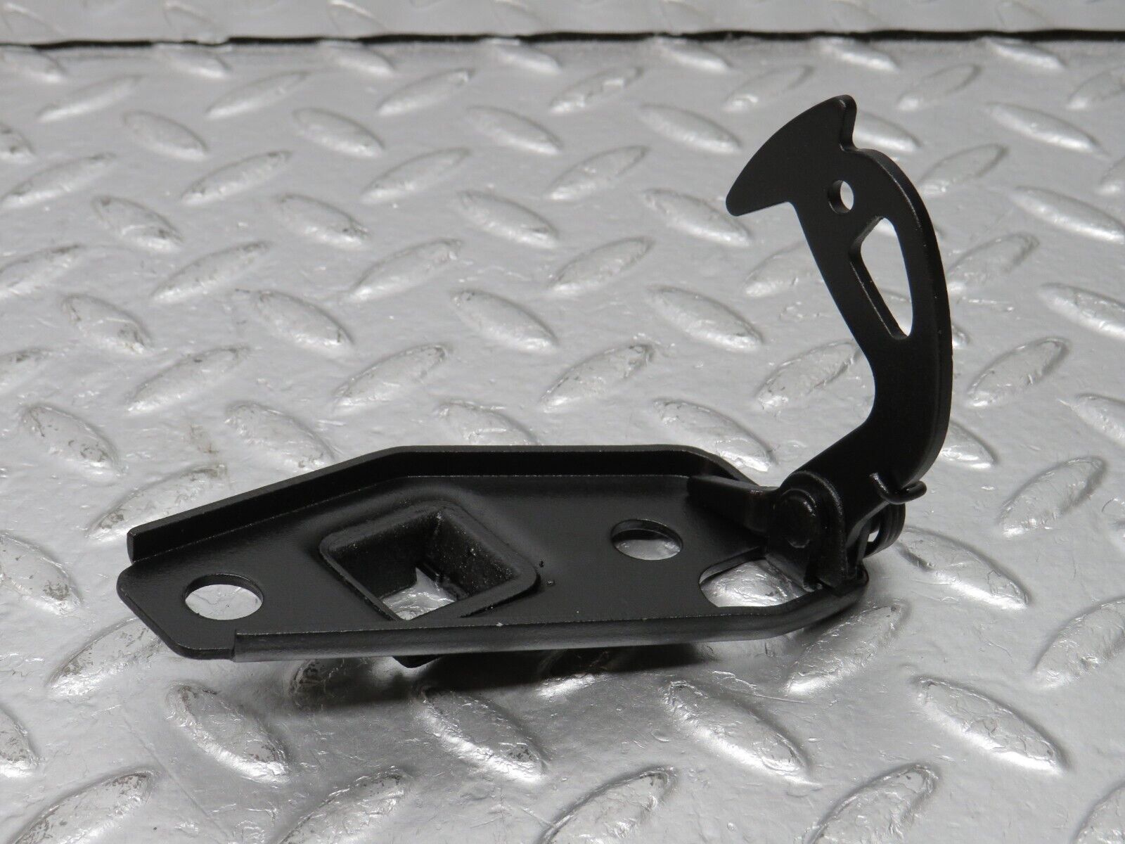 33788 Mercedes-Benz W201 190E 2.0L Bonnet Safety Latch 2018800560