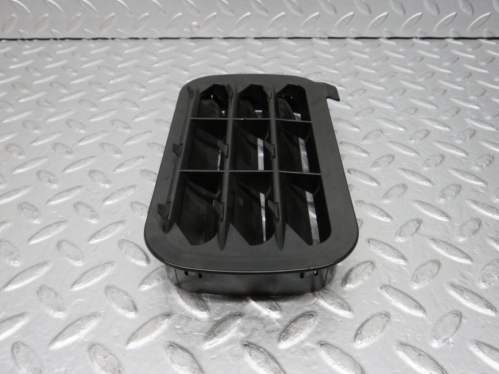 31389 Mercedes-Benz S124 220TE Wagon Air Intake Vent 1248370230 1248370242