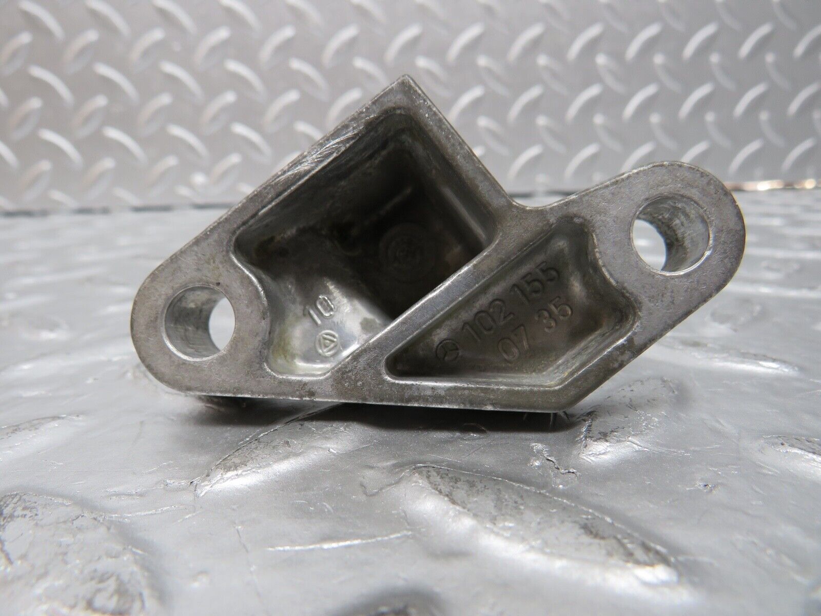 30498 Mercedes-Benz W124 230E Engine Bracket 1021550735