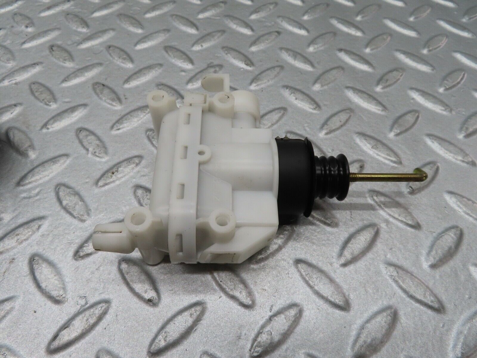 17134 Mercedes-Benz R129 300SL Coupe Left Door Lock Vacuum Actuator