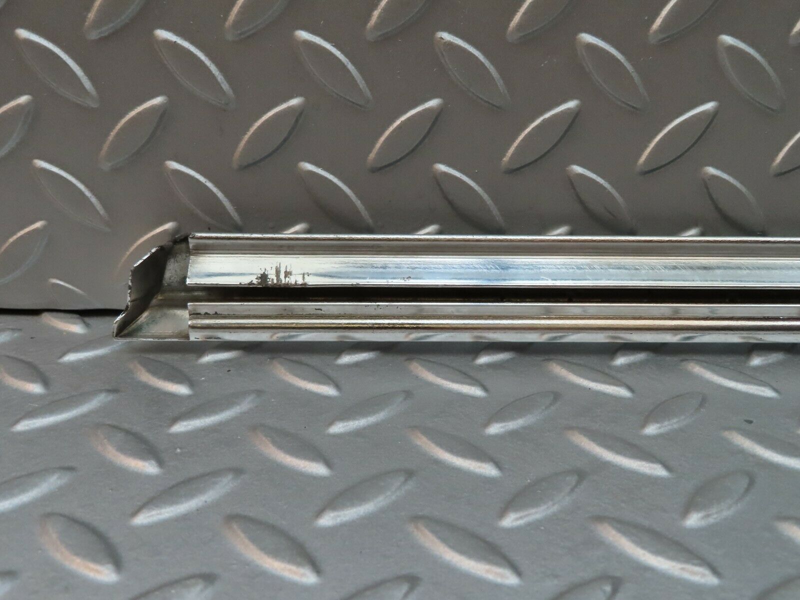 4691 Mercedes-Benz W114 280CE Coupe Right Door Chrome Moulding Trim