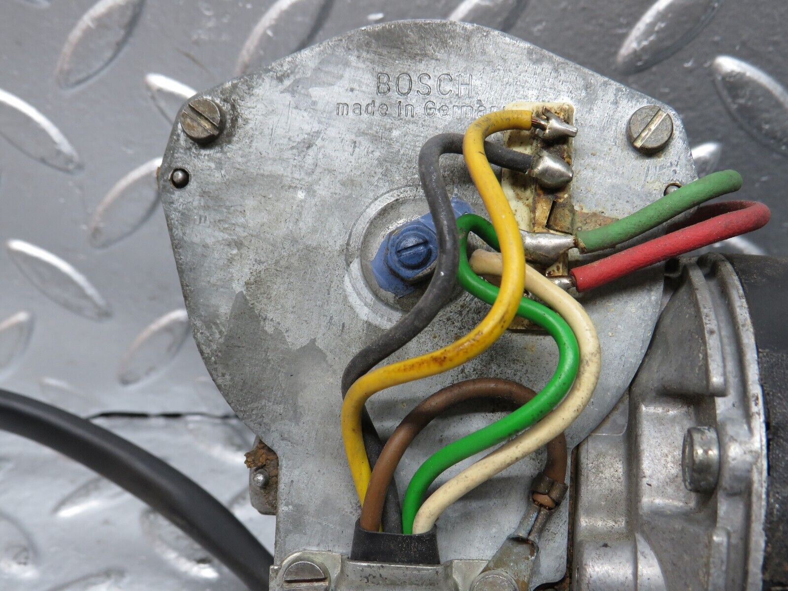 29889 Mercedes-Benz W123 230E Wiper Motor Bosch 0390341077