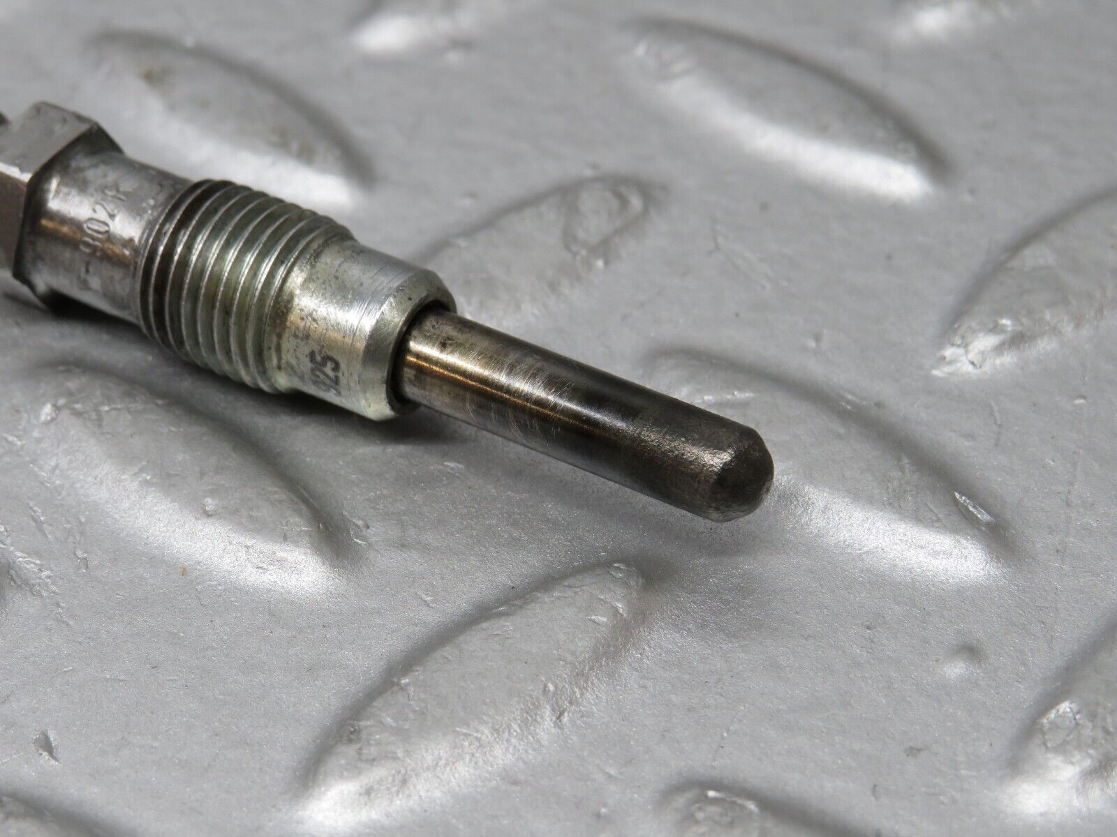 35887 Mercedes-Benz 240D OM616.912 Glow Plug NGK Y-902R