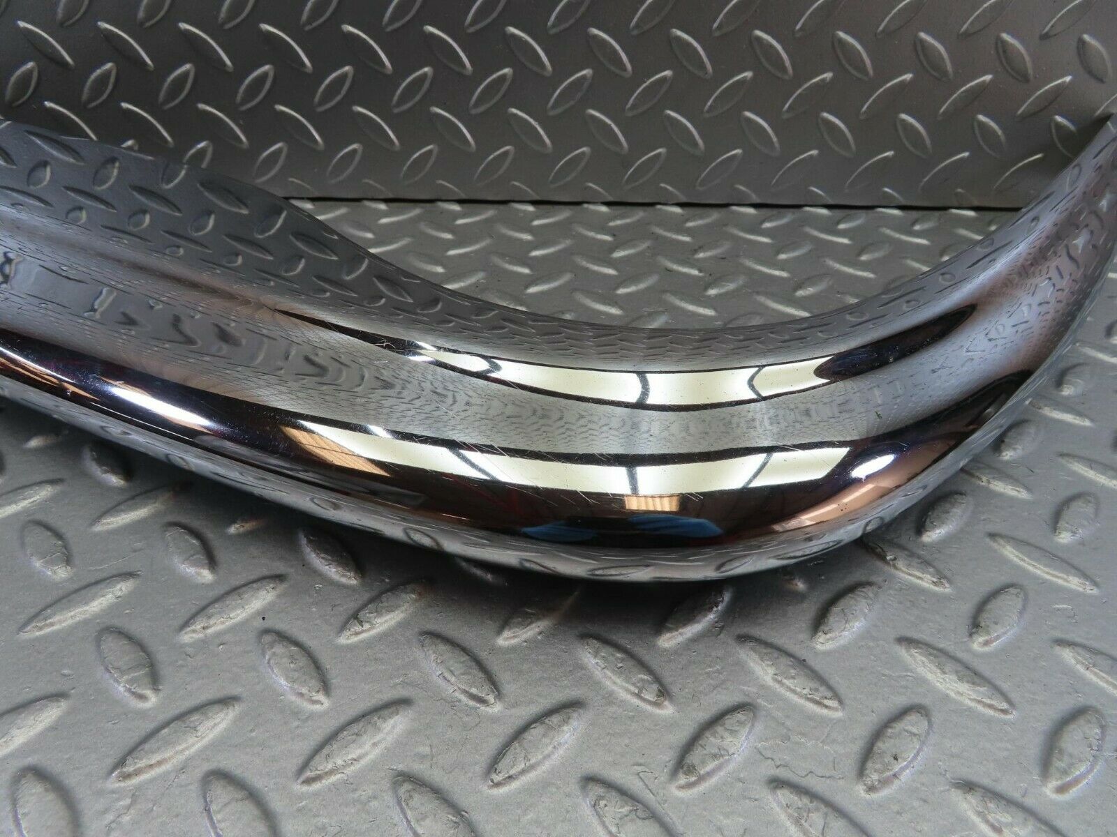 10612 Mercedes-Benz W108 Front Left Upper Bumper Corner