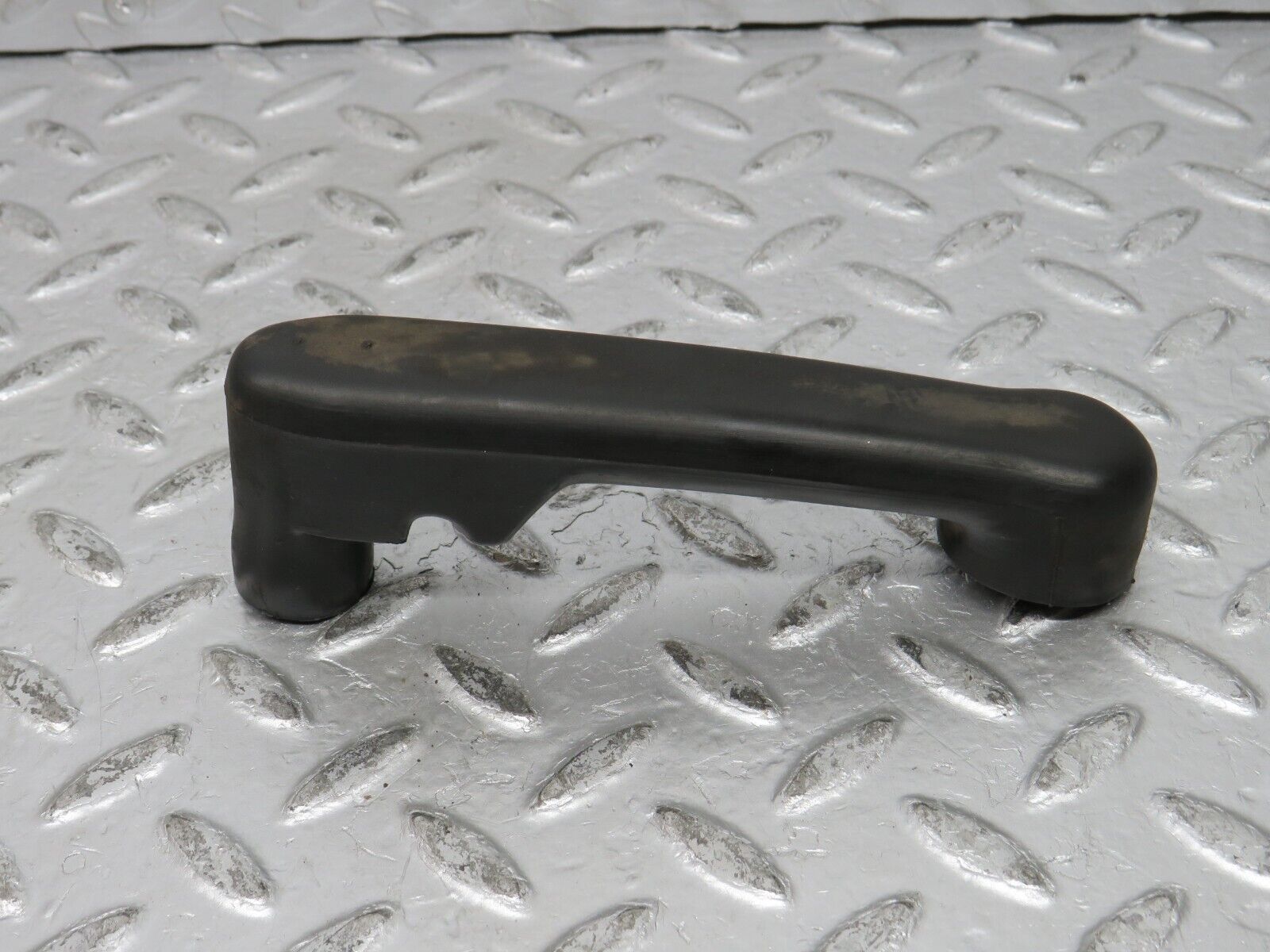 31975 Mercedes-Benz W123 230E Crankcase Breather Pipe 1020942682