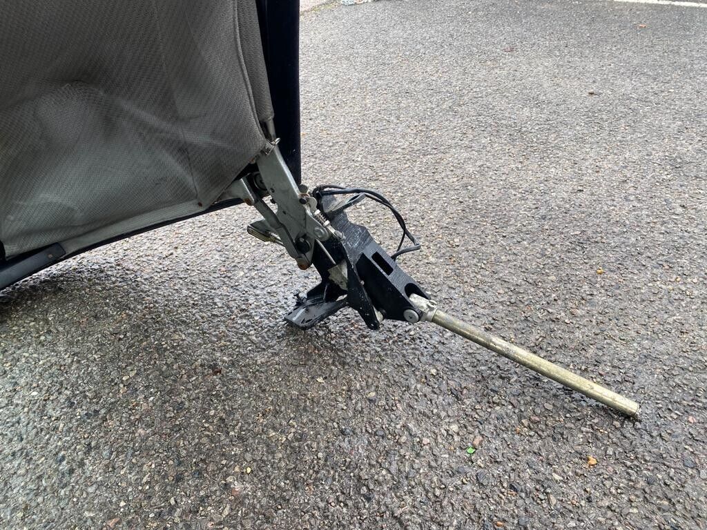 38226 Mercedes-Benz A124 320E Cabriolet Soft Top