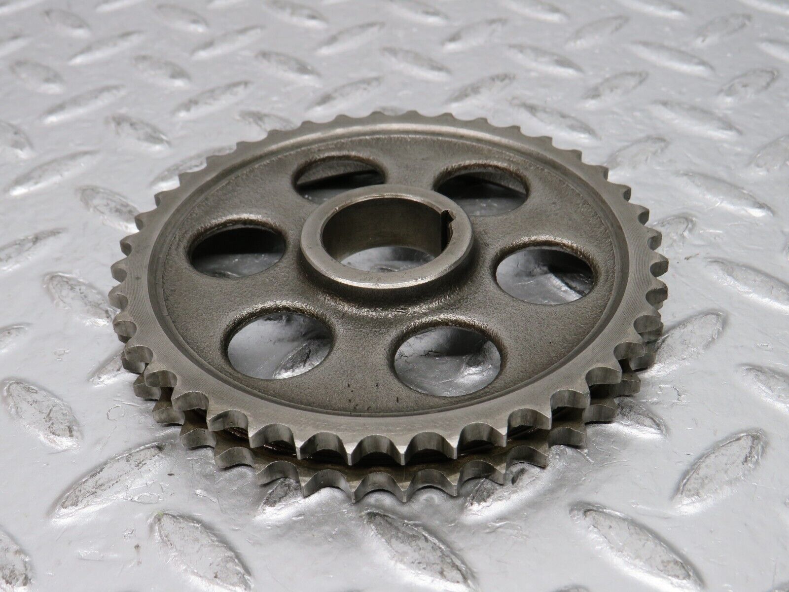 0272 Mercedes-Benz W123 220D Camshaft Timing Gear 1210520201