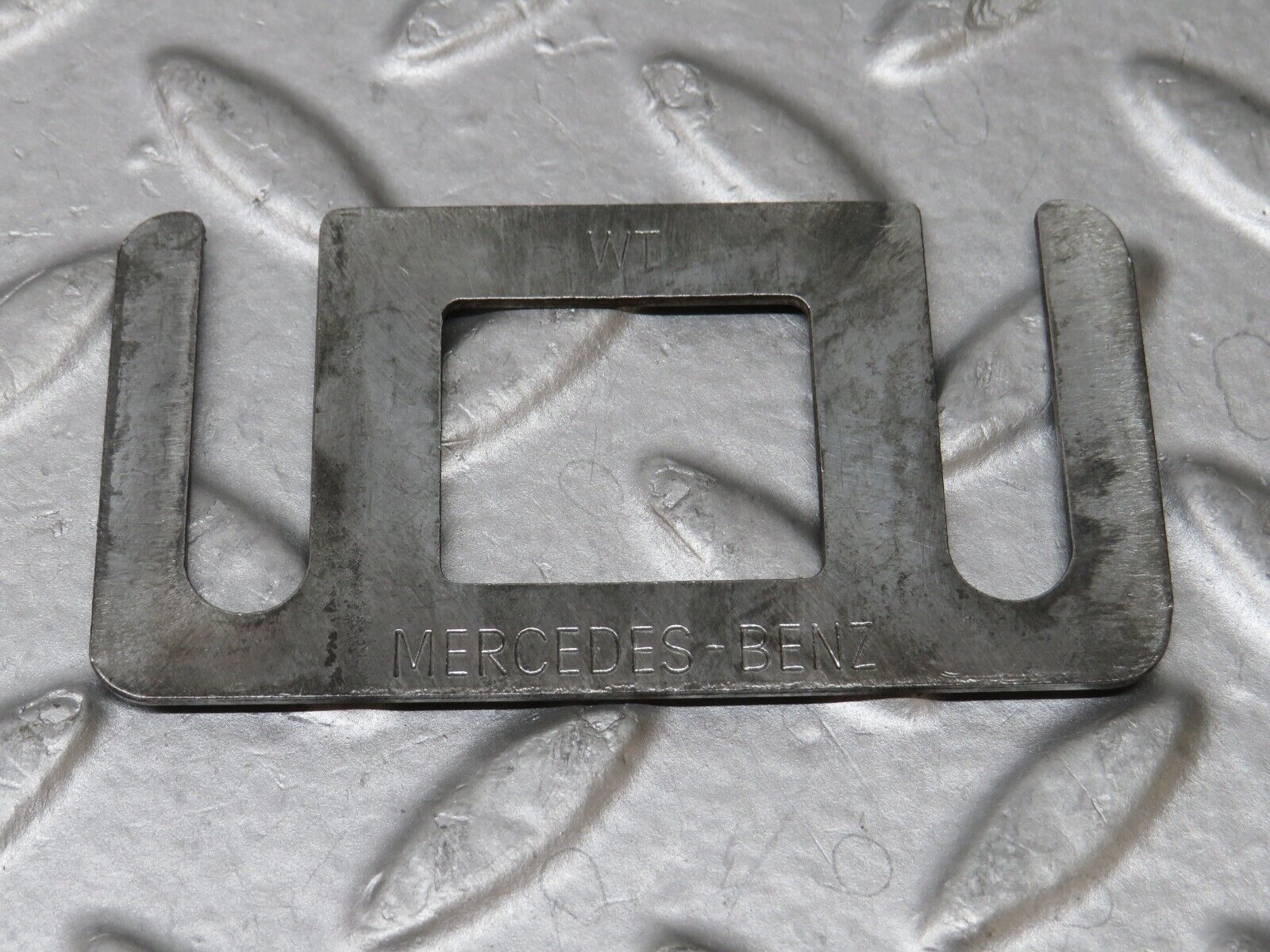 36129 Mercedes-Benz W126 420SE Door Lock Latch Right Side