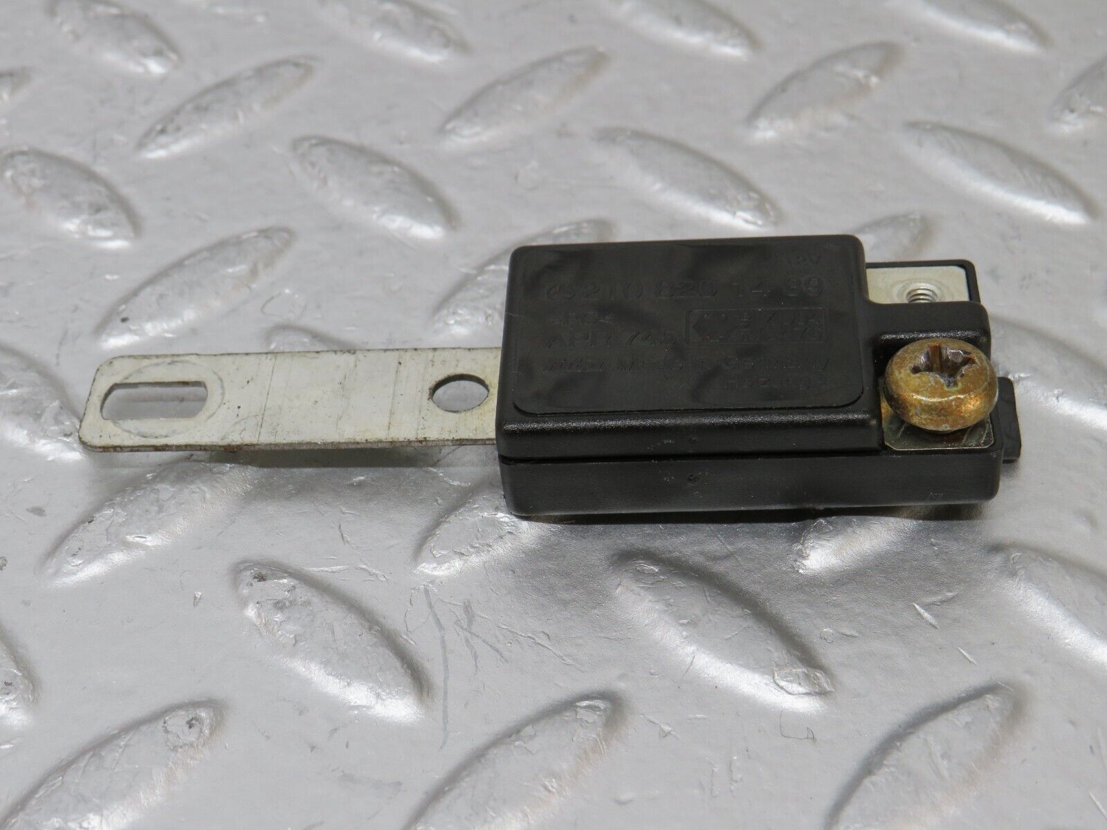 34887 Mercedes-Benz W210 320E Radio Audio Antenne Amplifier 2108201489