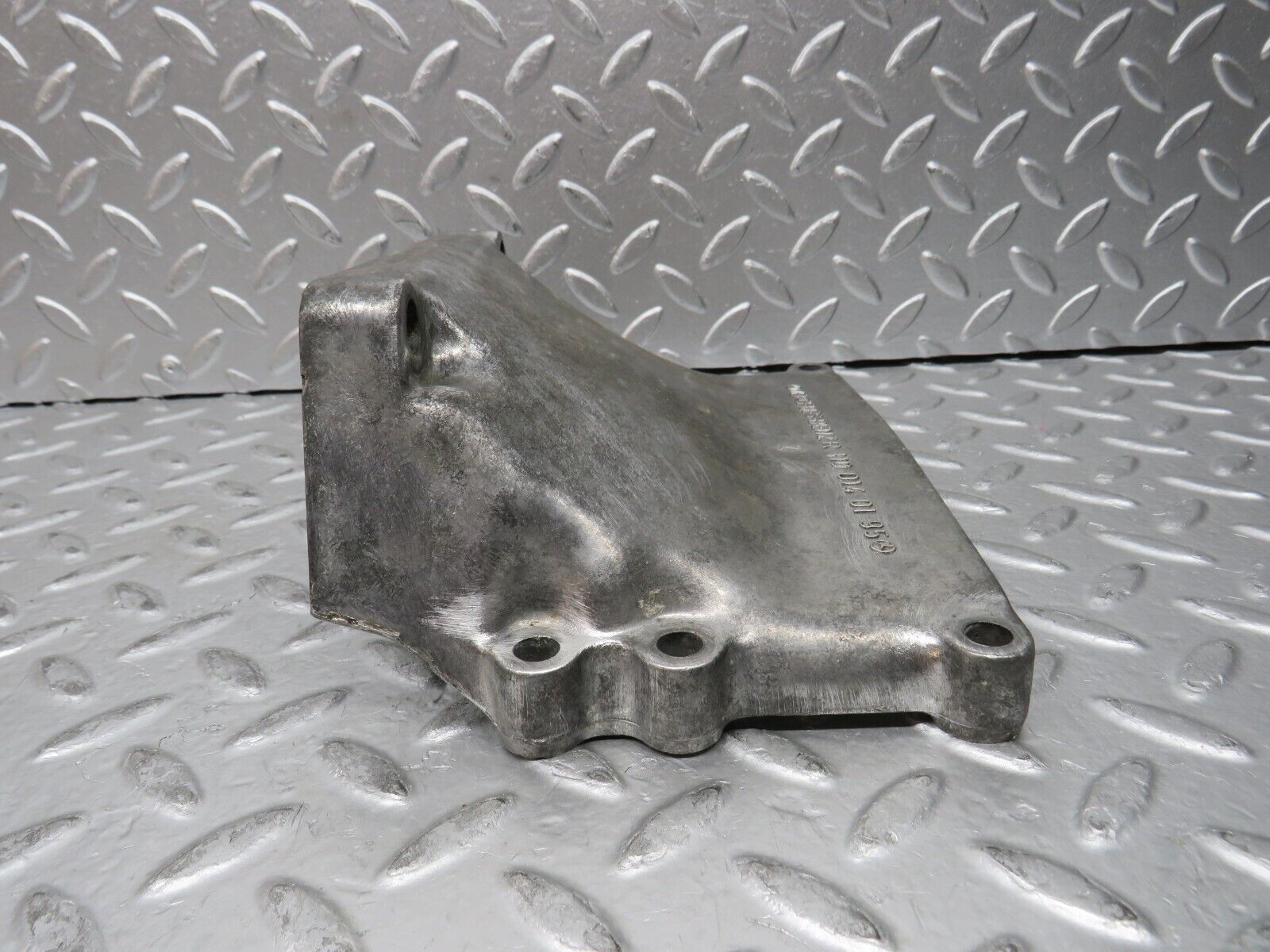 27985 Mercedes-Benz W123 280E Gearbox Support 1100140195