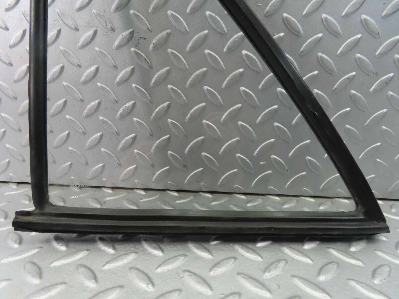 8282 Mercedes-Benz W115 Rear Left Quarter Glass