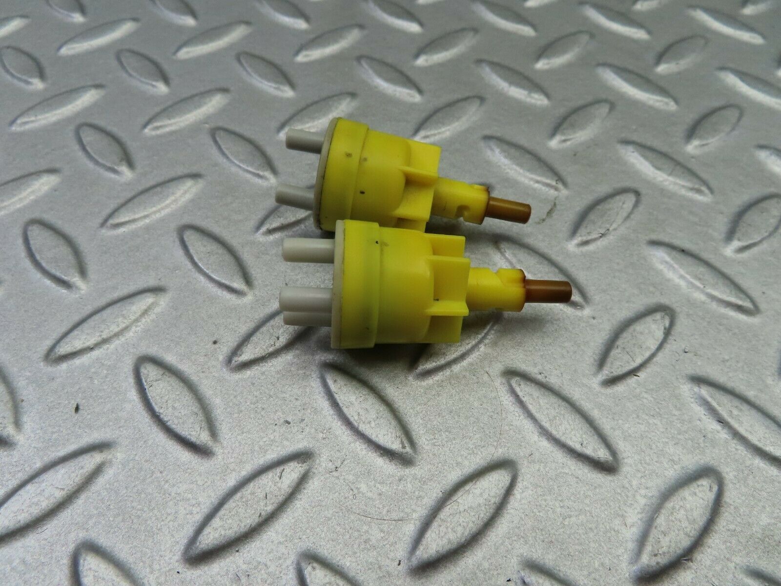 6271 Mercedes-Benz W126 380SE Vacuum Check Valve Pair 1268000078