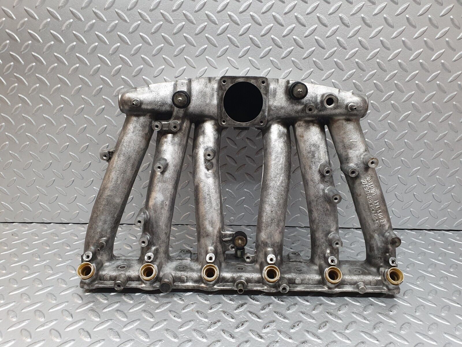 41222 Mercedes-Benz W126 300SE Intake Manifold 1031411601