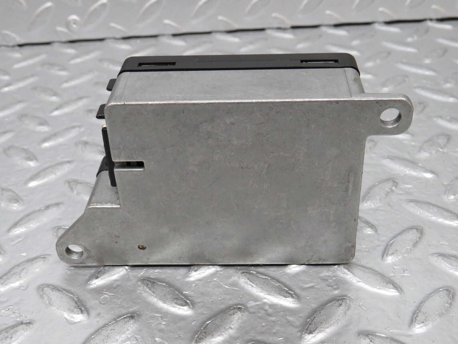 32479 Mercedes-Benz S124 300TE Wagon Crash Sensor Bosch 0285001050 0038200610