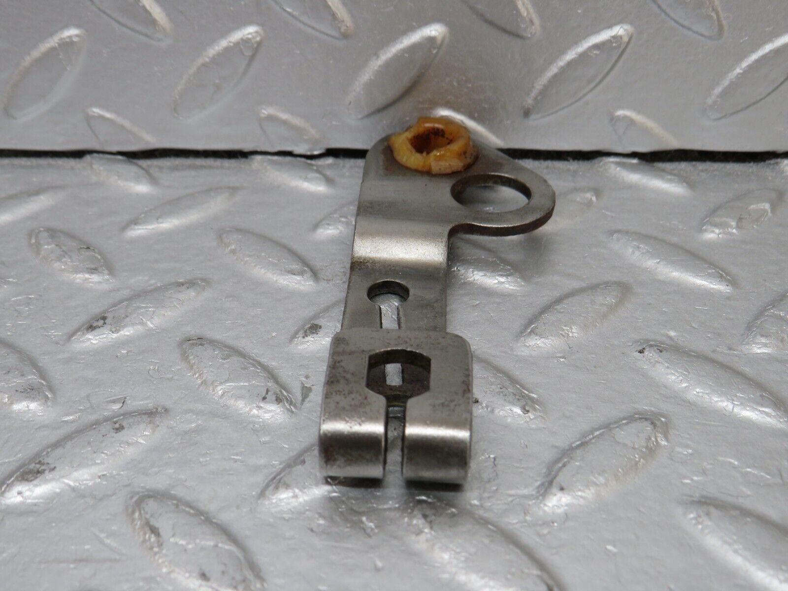 34571 Mercedes-Benz C126 380SEC Automatic Gearbox Linkage Bracket 722.310