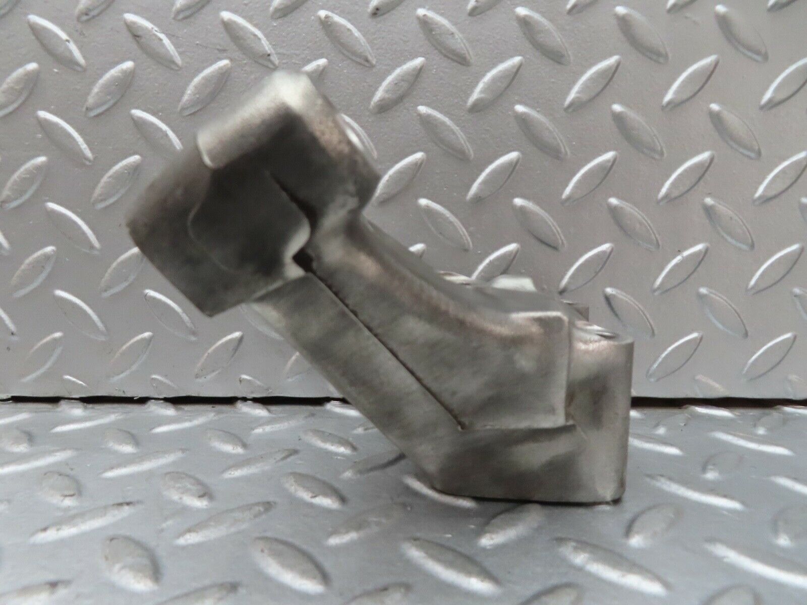 17672 Mercedes-Benz W116 450SEL Engine Mount Bracket Left Side 1162232904