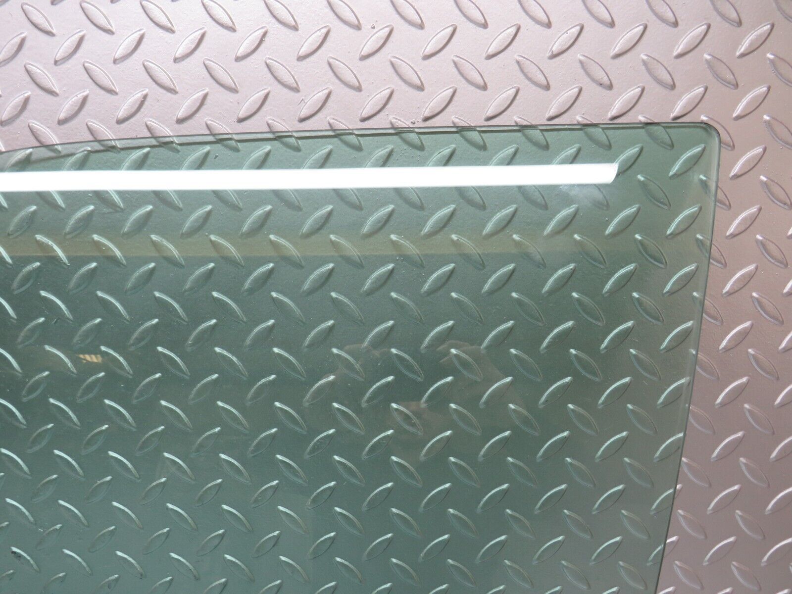 25646 Mercedes-Benz W124 280E Front Left Door Window Glass