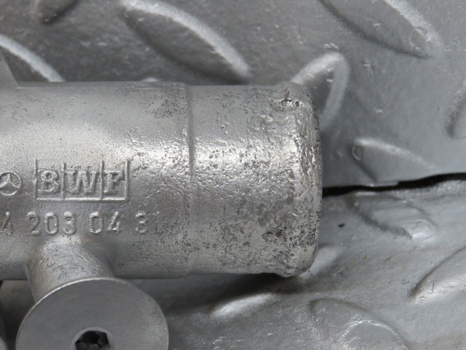 38110 Mercedes-Benz A124 320E Cabriolet Coolant Flange Pipe 1042030431