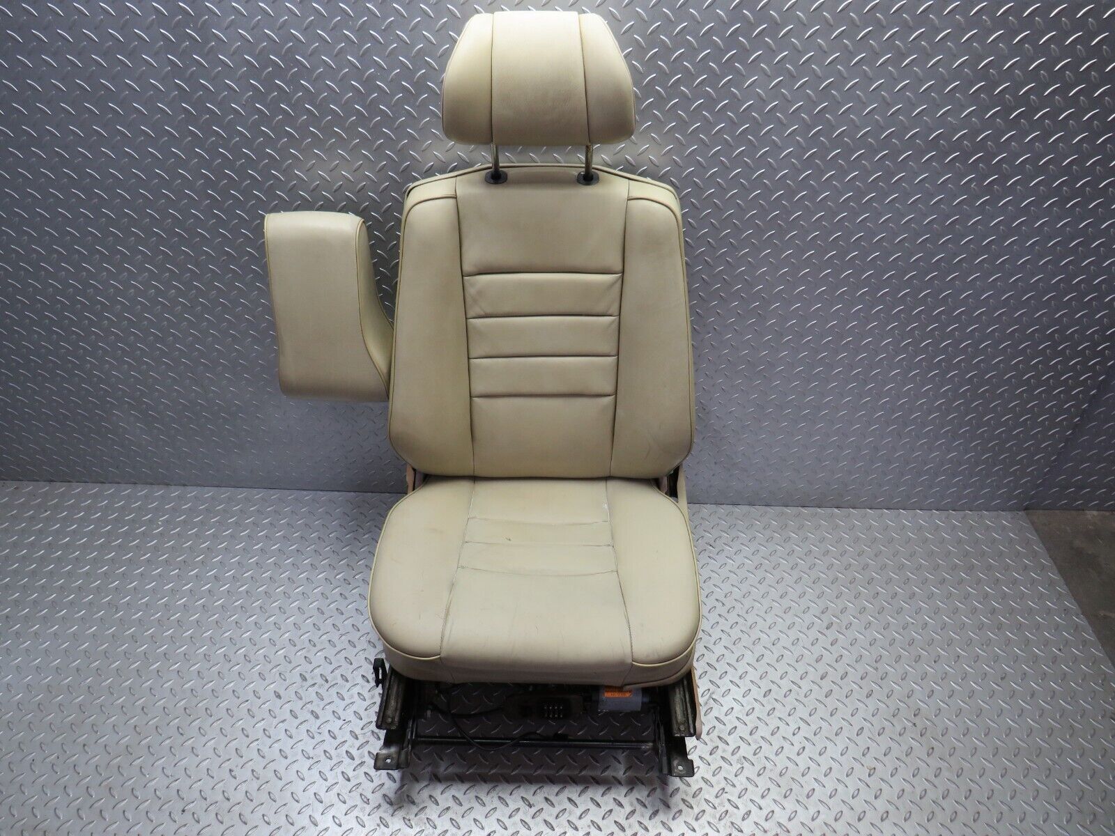 34548 Mercedes-Benz C126 380SEC Front Left Electric Seat Leather Beige