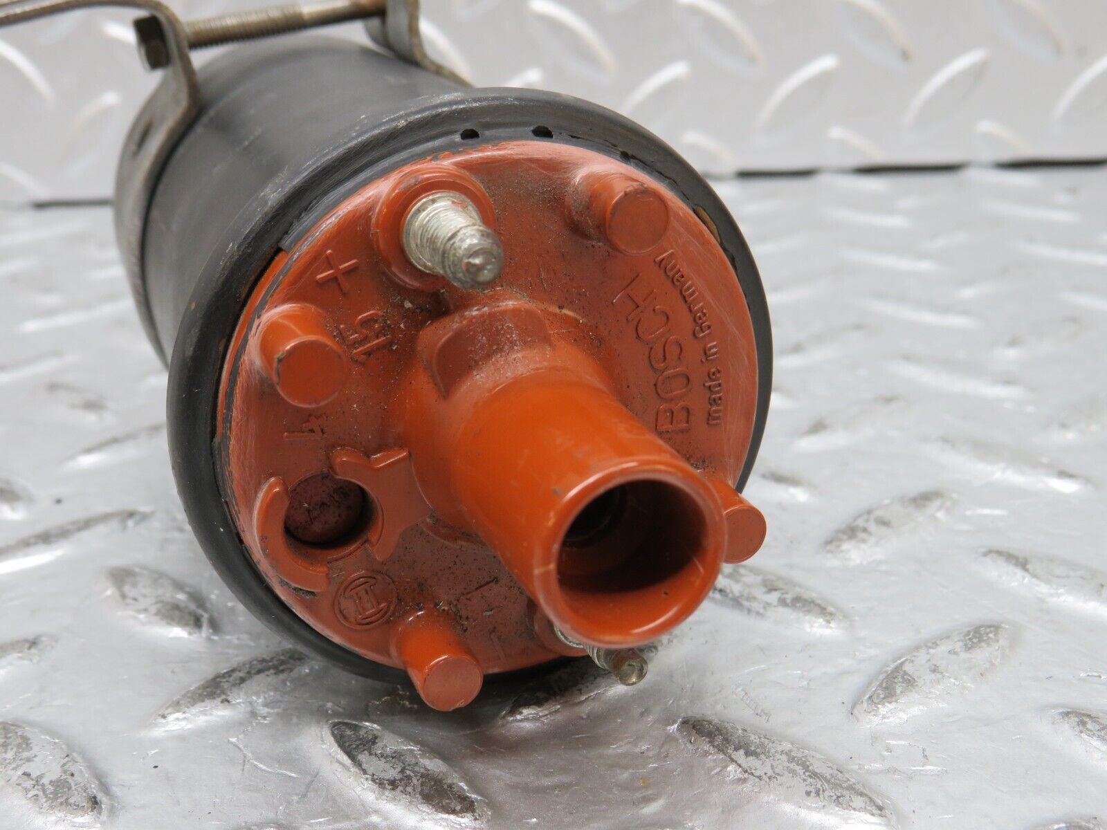 32138 Mercedes-Benz W123 230E Ignition Coil Bosch 0001584003 0221118307