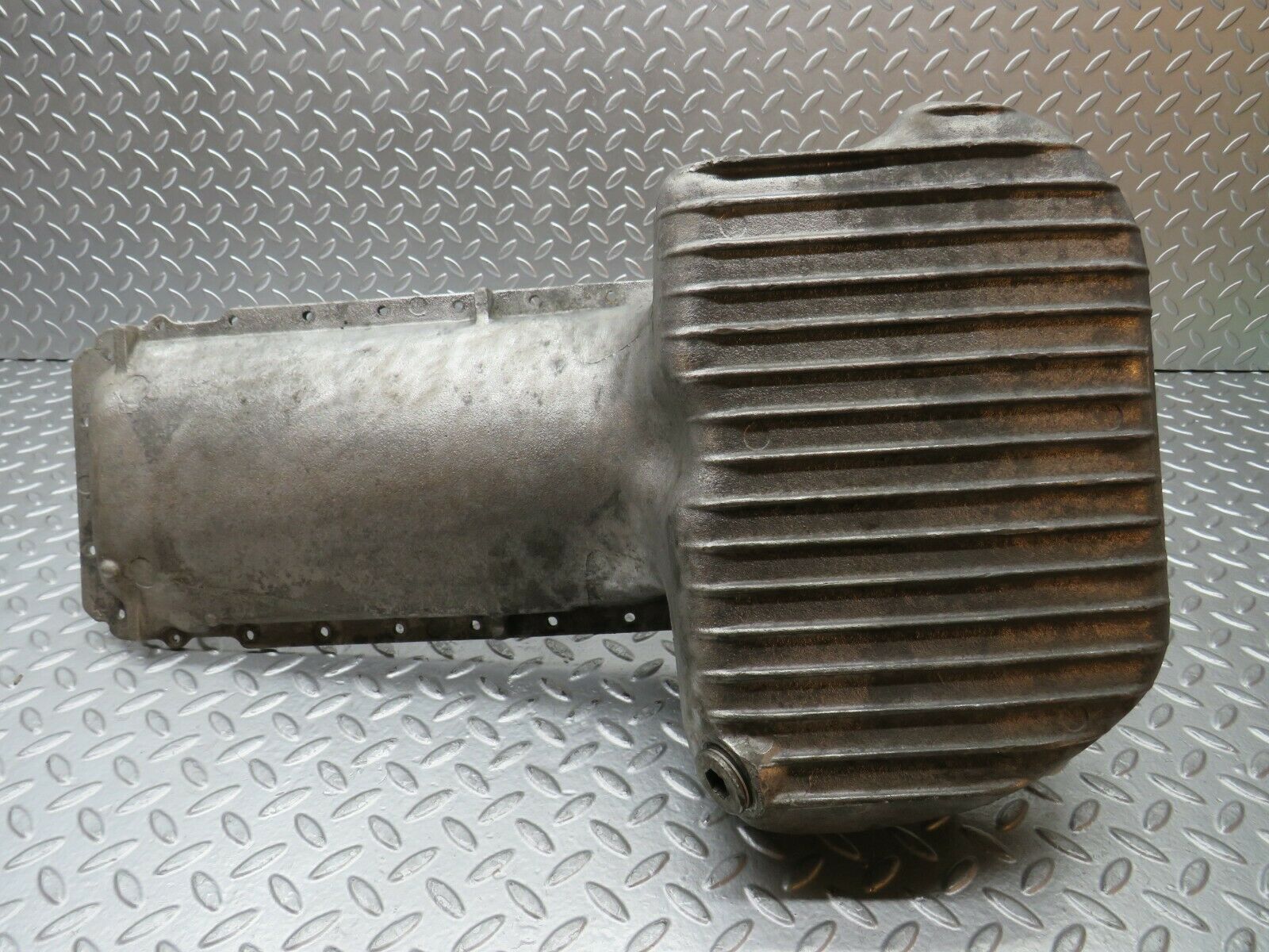 22816 Mercedes-Benz C107 450SLC Coupe Oil Pan Oil Sump 1170100013