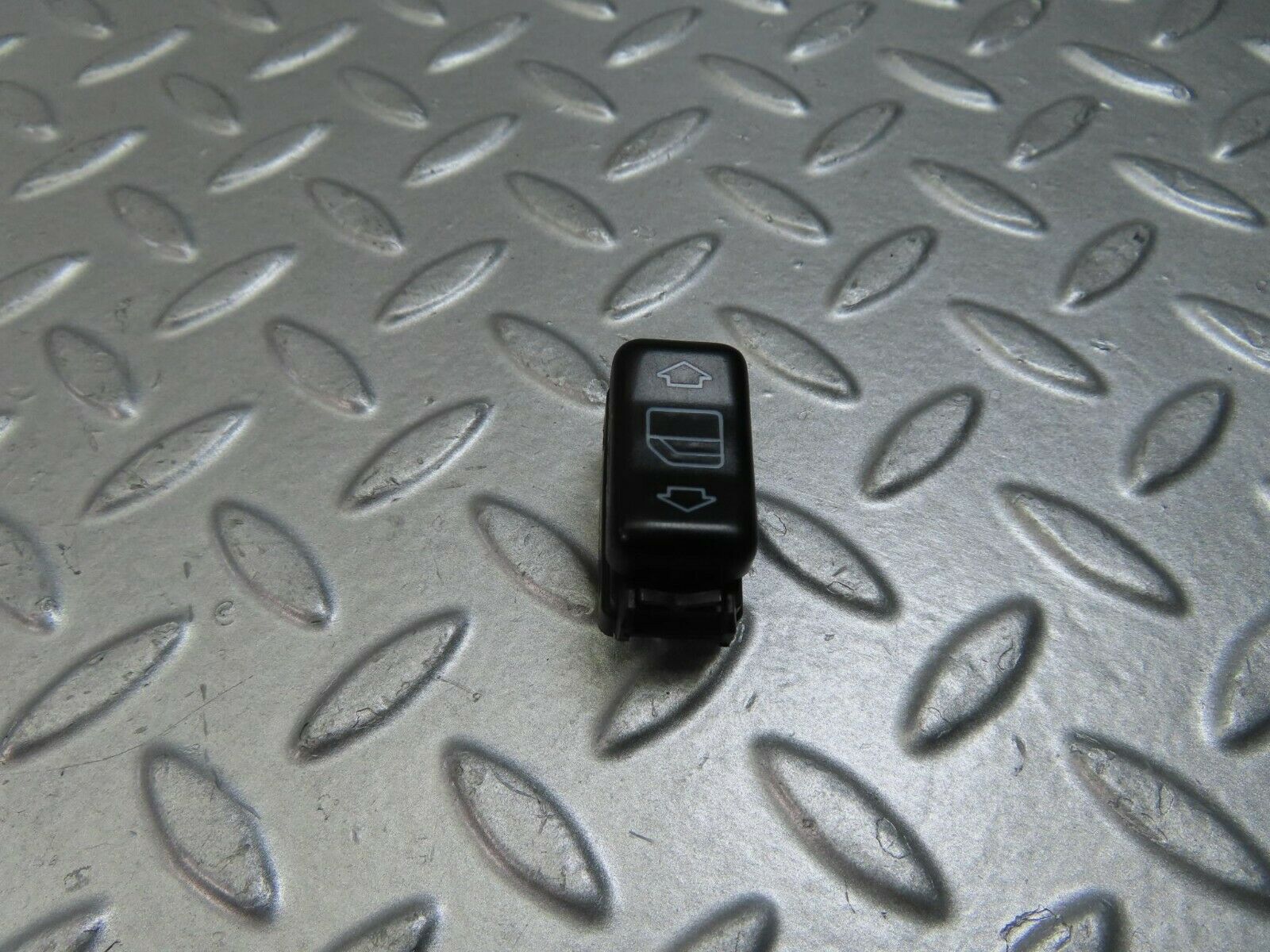9336 Mercedes-Benz C124 300CE Coupe Rear Right Electric Window Switch