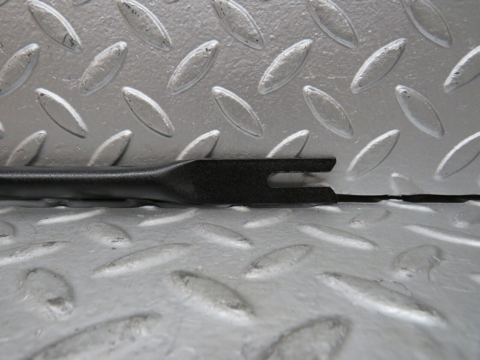 28179 Mercedes-Benz W123 280E Horn Bracket Horn Holder