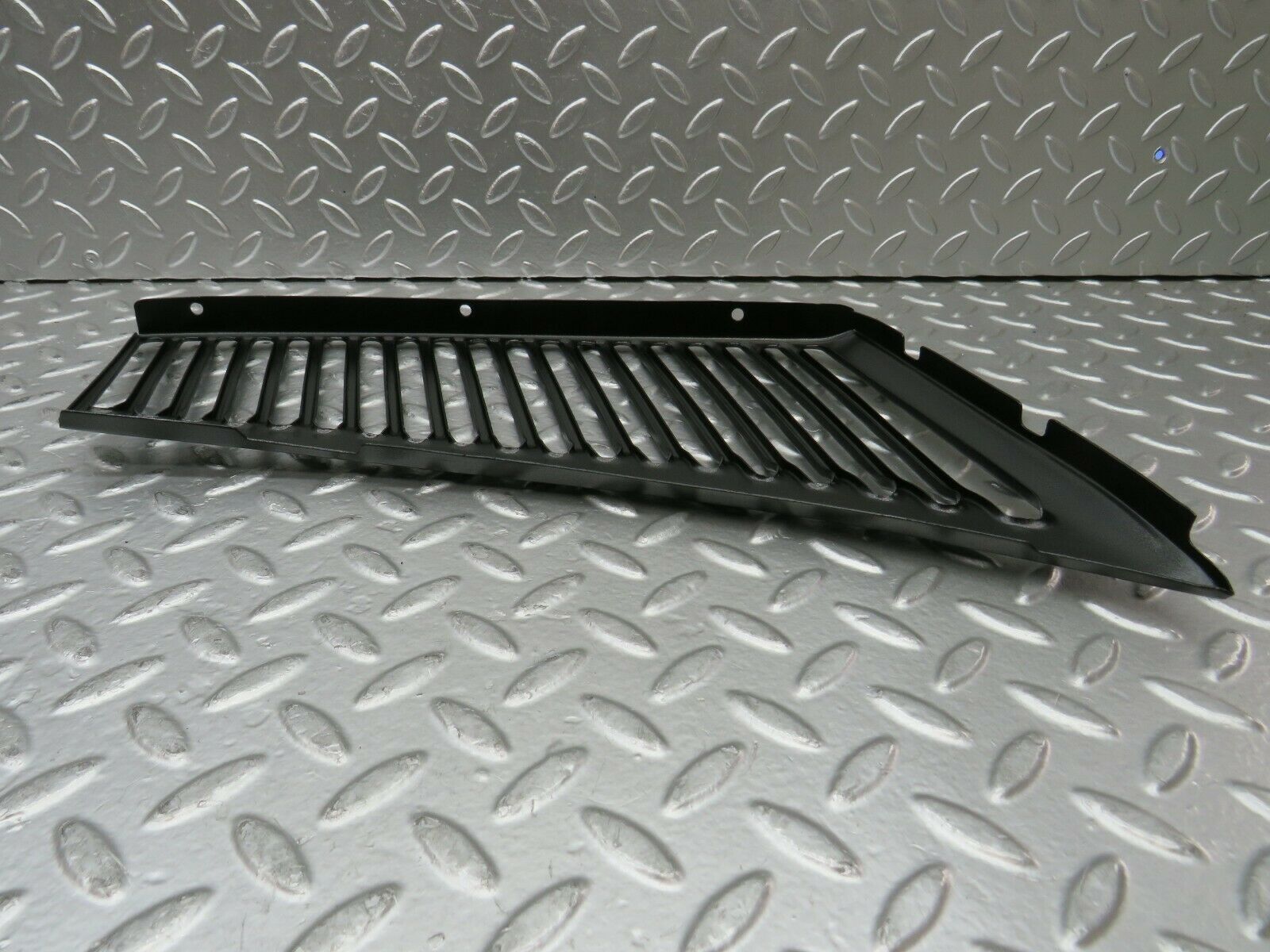 22994 Mercedes-Benz C107 450SLC Coupe Air Intake Grill Left Side