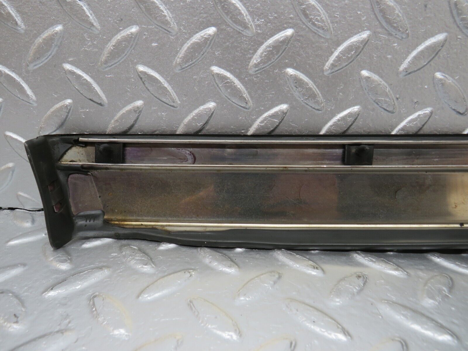 33994 Mercedes-Benz W124 260E Front Right Fender Wing Lower Moulding Trim