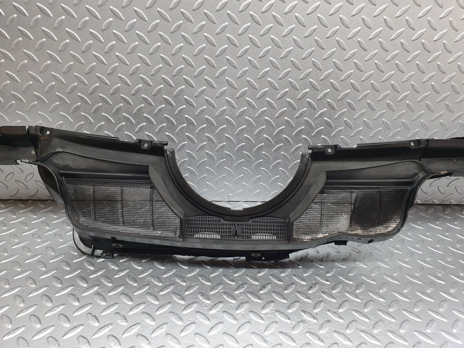 41454 Mercedes-Benz W124 200E Wiper Mechanism Cover Panel 1246280067 1246283707 1246202667 1246200978