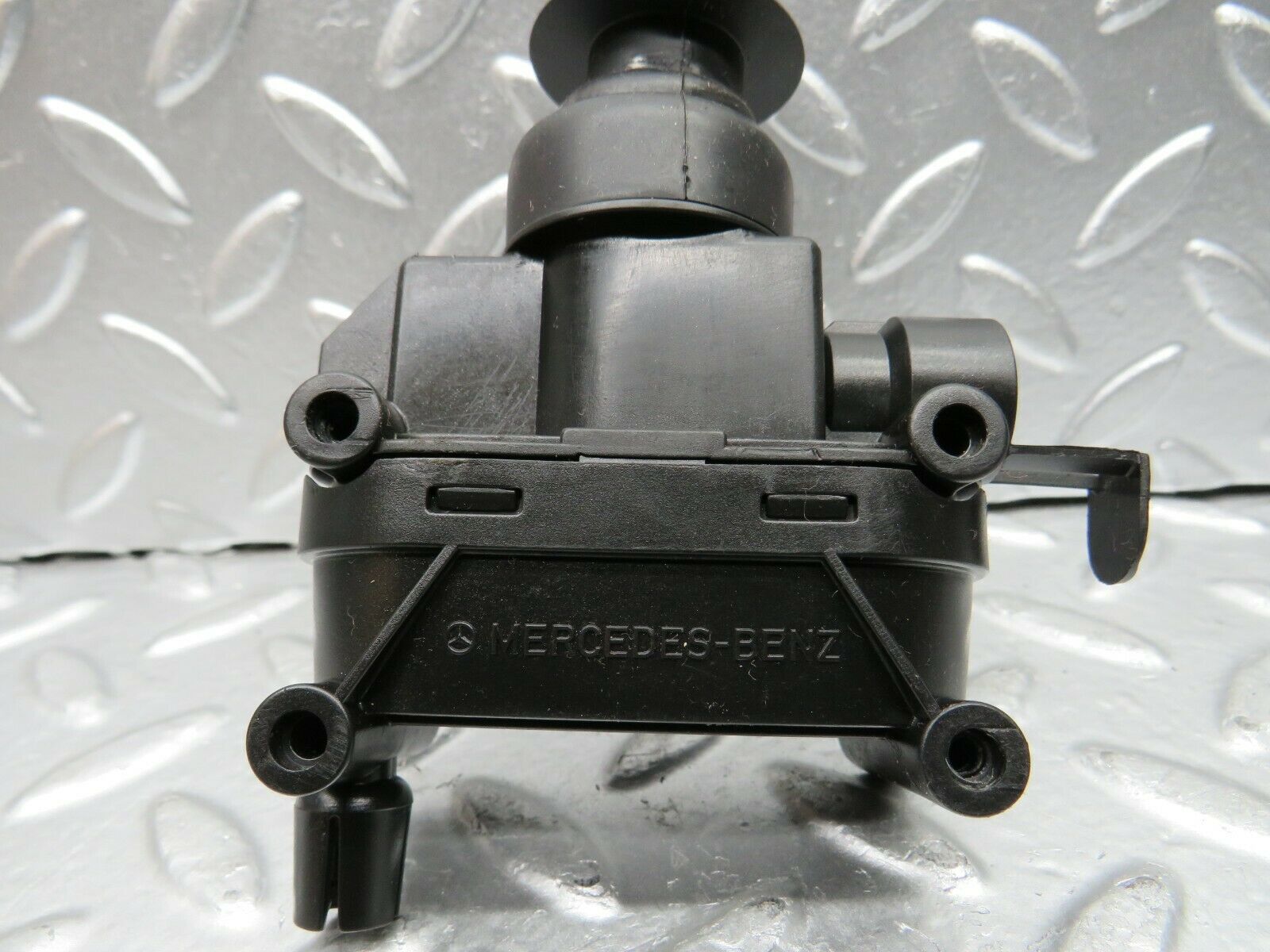 22494 Mercedes-Benz C124 E220 Coupe Door Lock Vacuum Actuator